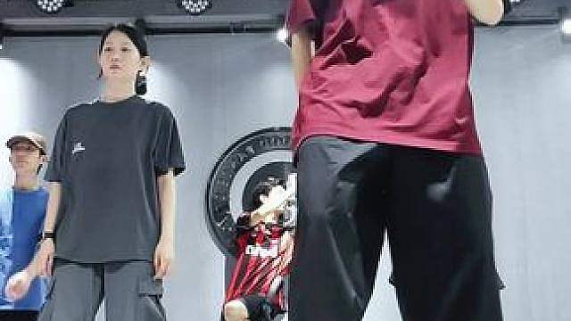 基础课就是从一个动作一直练习开始