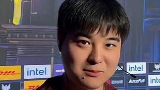 jee还在惦记着不问深冬