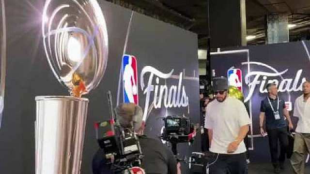 NBA总决赛G2-文班和布伦森抵达球馆 ​​​