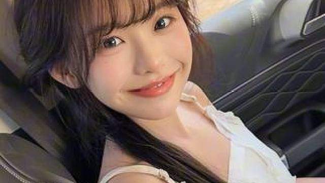 兄弟说买了辆车，坐后备箱都有妹子上车