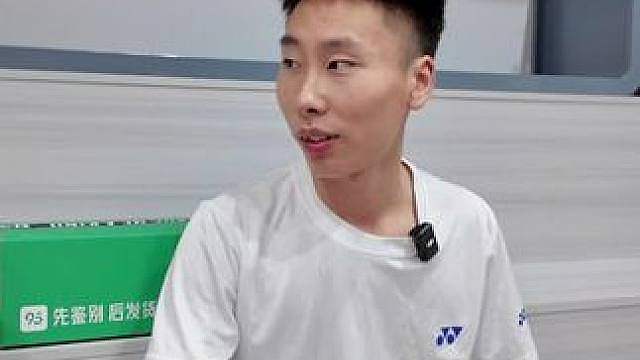 气氛突然暧昧起来