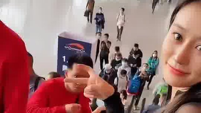 大哥是个实在人，把手指伸过去，没想到会是这种结局