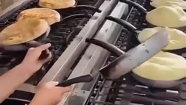 小哥翻大饼，是无限锅吗