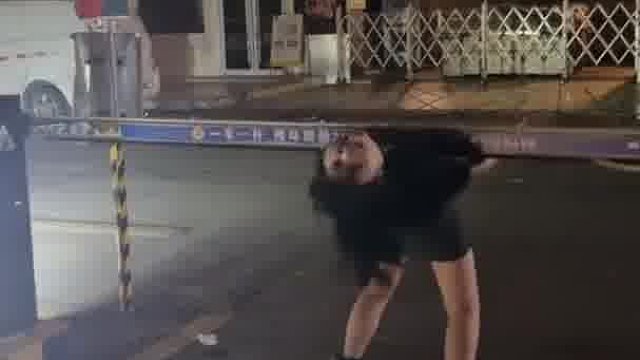 她非要整个活