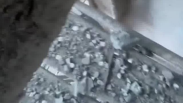 这架子一点都不稳当