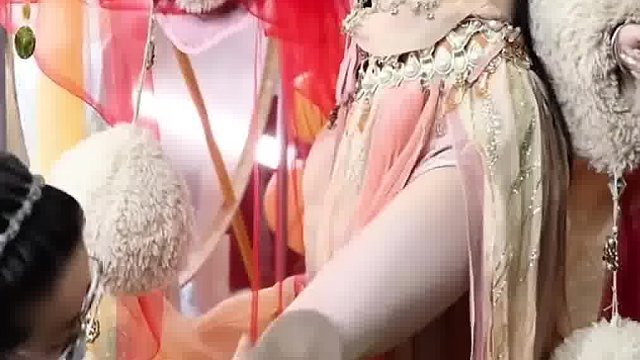 原来COS的美腿是这么化妆的
