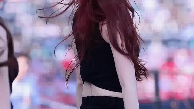舞台上的红发女孩，谁不爱