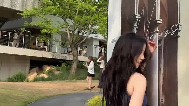 回眸一笑百媚生