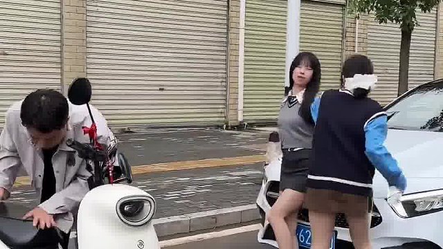 本以为美女是位高手，没想到看到结局尴尬了！