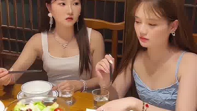 为什么要努力，为的是在你吃饭夹菜的时候没有人敢转桌子