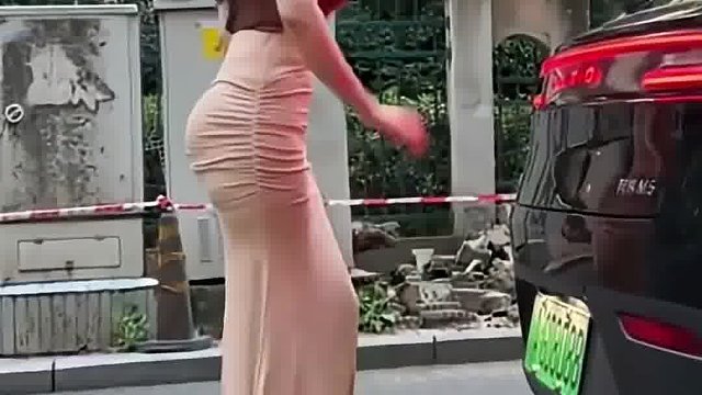 你在车下干什么？