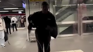 這一腳給踢懵了