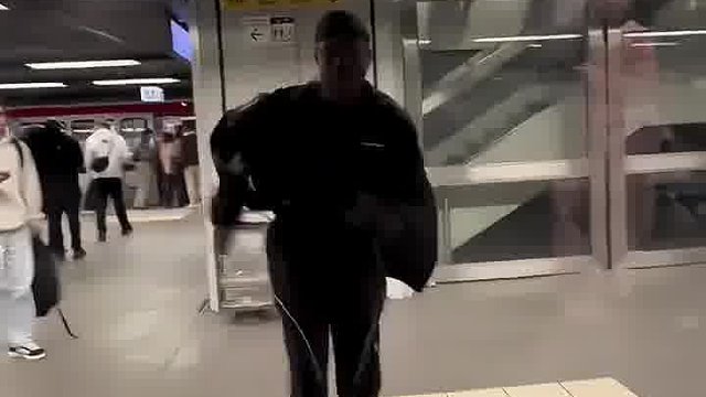 这一脚给踢懵了