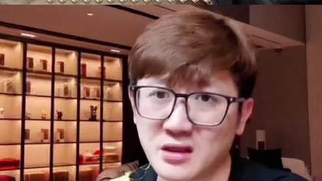 红旗不解为何常旭加入白鲨后不行了，白老板讲述曾经几百个买常旭念旧两年没得到回报，但退役后直播为自己赚了很多