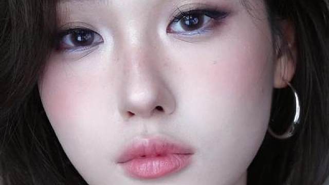 跟着明星化妆师学的世界杯妆容