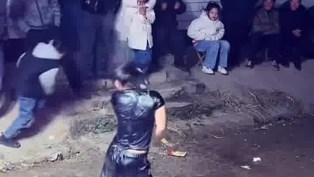 这样子这美女是个高手