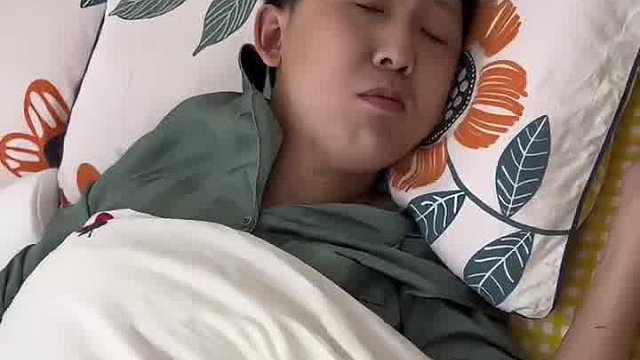 孩子：这谁能忍住啊