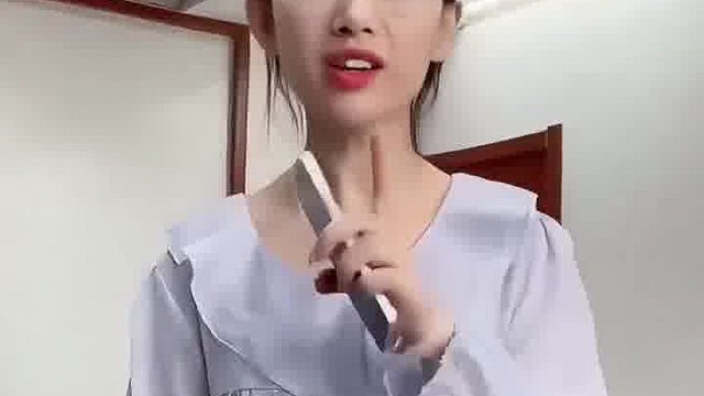 她的手为什么会抖