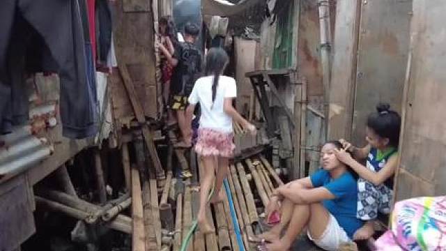 继续探索菲律宾贫民窟