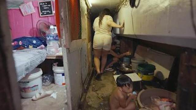 高速公路的桥洞下，竟然住着几百个菲律宾困难家庭