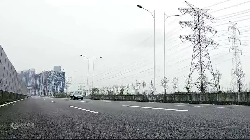 跑车小伙撩别人家媳妇，酷是挺酷就是费命
