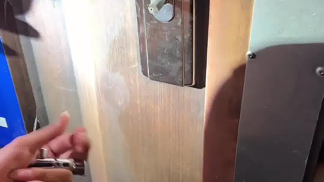 惊呆特警，开锁大盗上演5秒开锁