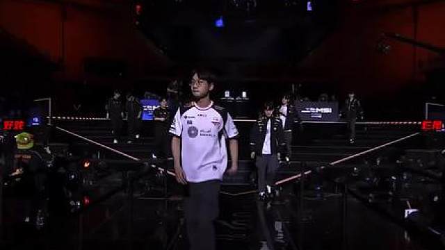 锐评 msi 之路 hle 3-1 战胜 t1 第一局， 好戏烂尾，比赛上演翻中翻中翻！多兰上路被爆，oner 和 faker 关键掉点 t1 虎头蛇尾输掉比赛！