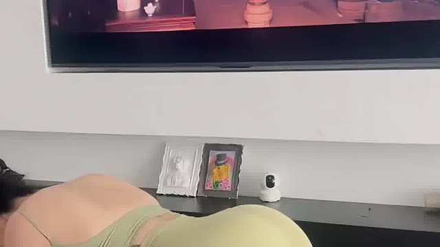 边看电影边做瑜伽