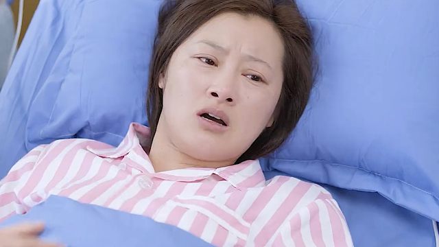 女律师嫌弃刚换的心脏太老，竟然故意不吃抗排药威胁医生换新的