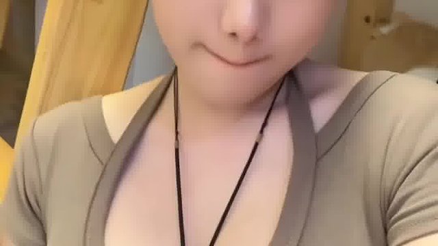 短发丰满妈妈