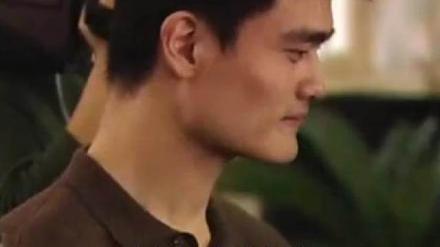 背债去打NBA，为了去联盟打球，姚明付出了哪些代价？