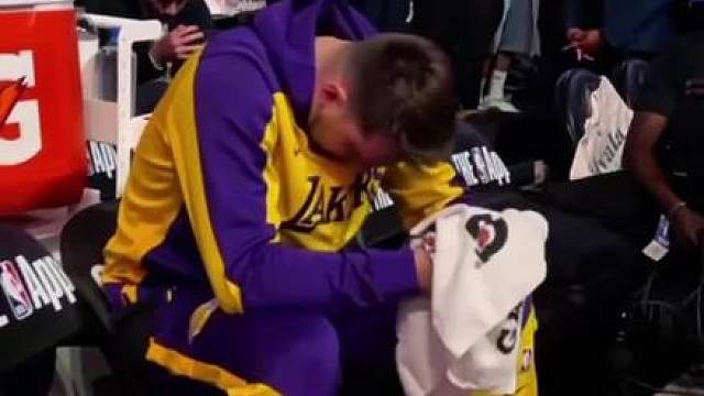 湖人詹姆斯里夫斯二选一！篮网顶薪抢人！NBA总决赛马刺尼克斯