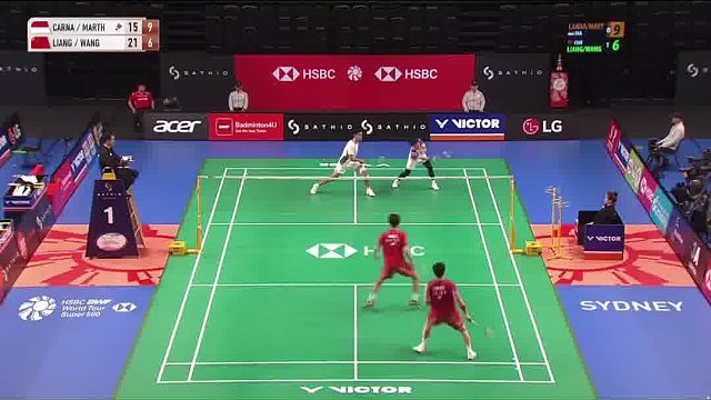 梁伟铿/王昶预判卡位精准 提前封堵对手出球路线