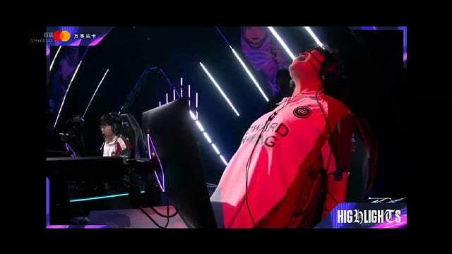导播还给三次回放 ​​​