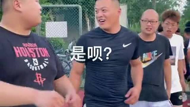 别走了，吃个肘子吧