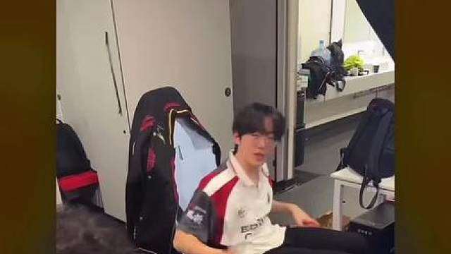 钊哥：摇人一起鞭