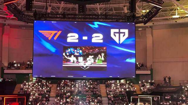 T1 2-2 GEN

现场响起战歌了你看好谁拿下最后一张MSI门票呢？

 ​​​ ​​​