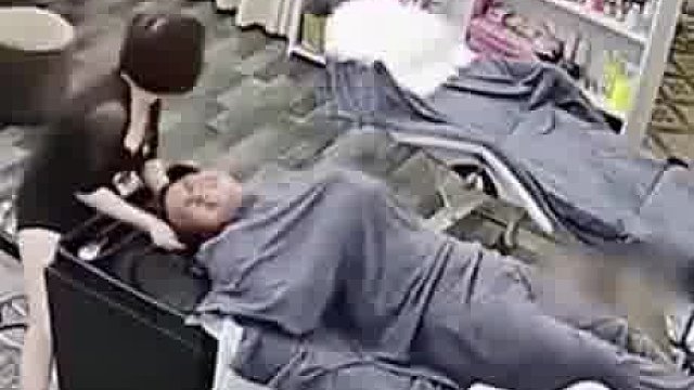 站起来说话  ​