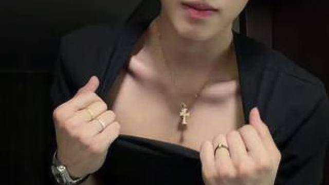 当我扭到一半被女朋友发现时…