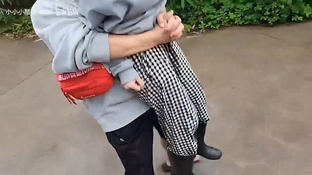 大狠上手QQ，被吃嘴巴子