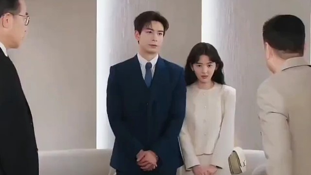 小情侣偶遇，发现双方家长竟相识#你也有今天