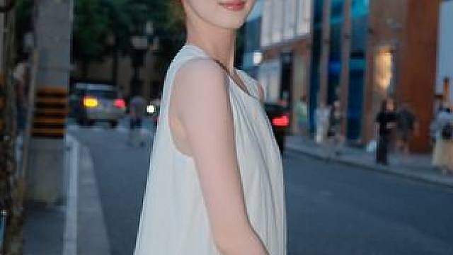 街拍花絮 瑞妍 这位小姐姐的穿搭很简单，但是一眼看上去好高级，你们觉得呢 #