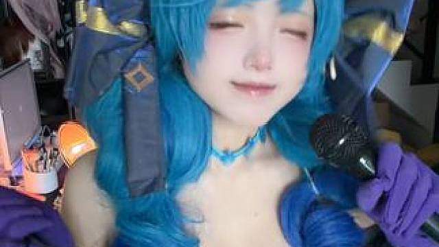 格温小姐演唱《爻一爻》 摇一摇
