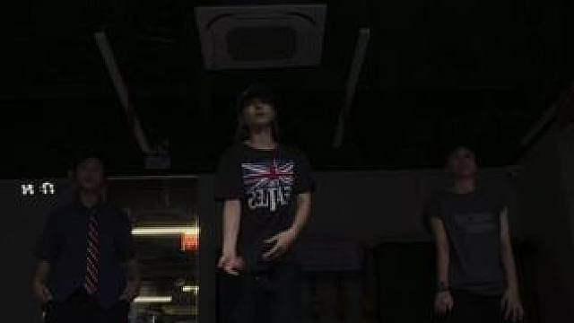 左边那个在演消失的她