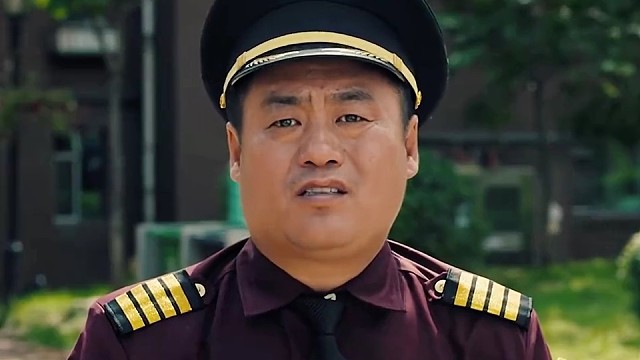 报数结巴被训斥，有话直说你是关系户