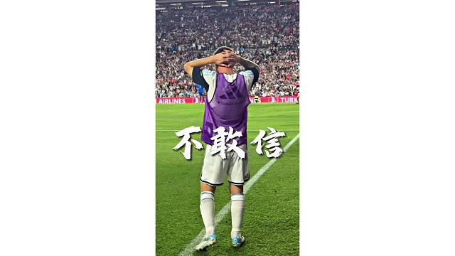 队友射门击中门柱！角球区的梅西气得抱头惋惜