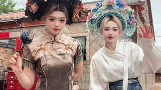 其实还有第二版，换个音乐换个背景又是新的