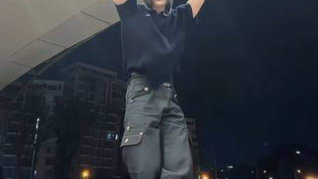 眼睛了崩崩贝斯