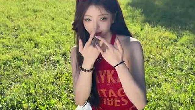 旋律一响，世界杯的DNA动了，比起球迷，这些能歌善舞的美女们也算是世界杯的受益者吧 ​​​