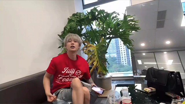 以为文斌没播，结果吉吉小二偷懒，童锦程当场暴走：怎么没带新主播！